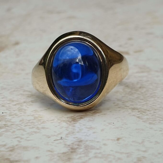 Synthetic Sapphire Cabochon Signet Ring in 9ct Gold, a UK P 1/2 or a US ...