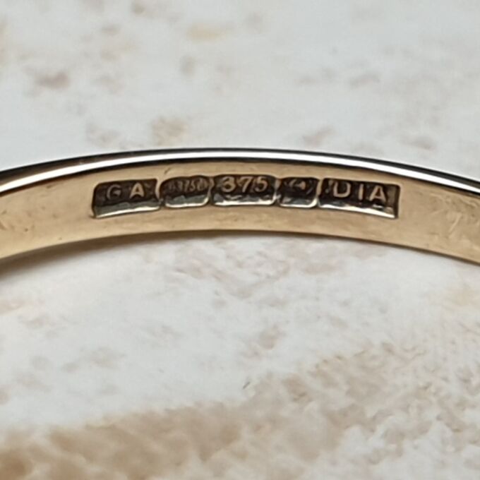 Emerald and Diamond Ring in 9ct Gold, a UK L or a US 6.