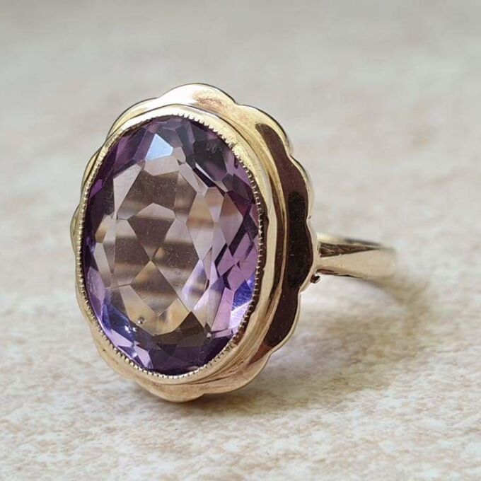Amethyst Solitaire Frame Ring in 9ct Gold, a UK K or a US 5 3/4