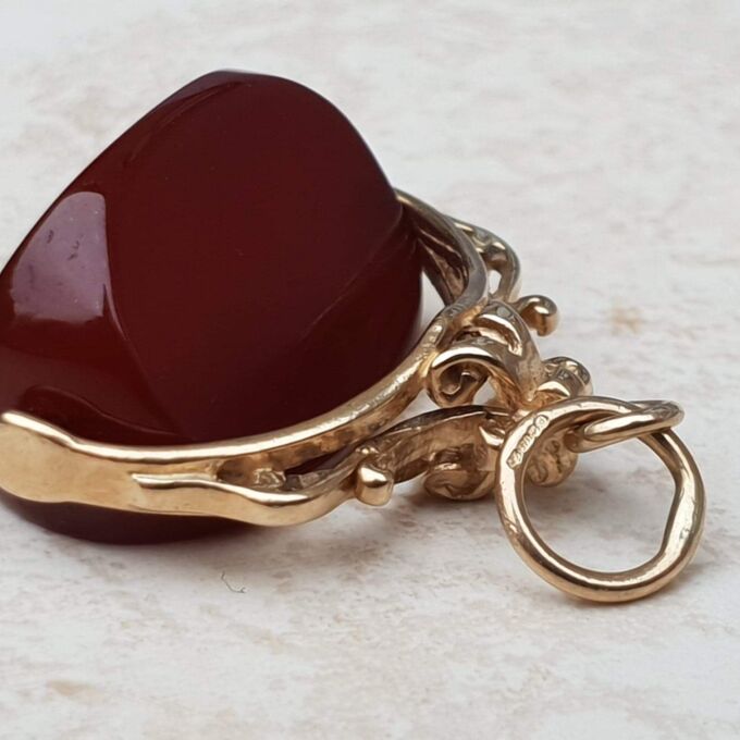 Carnelian Spinner Fob Pendant in 9ct Gold
