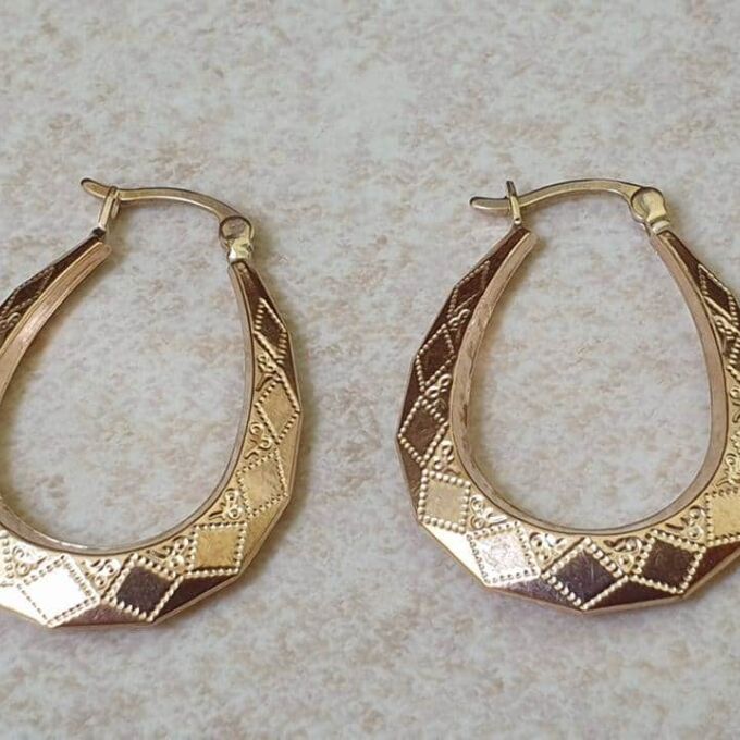 Diamond Pattern Oval Creole Earrings in 9ct Gold.