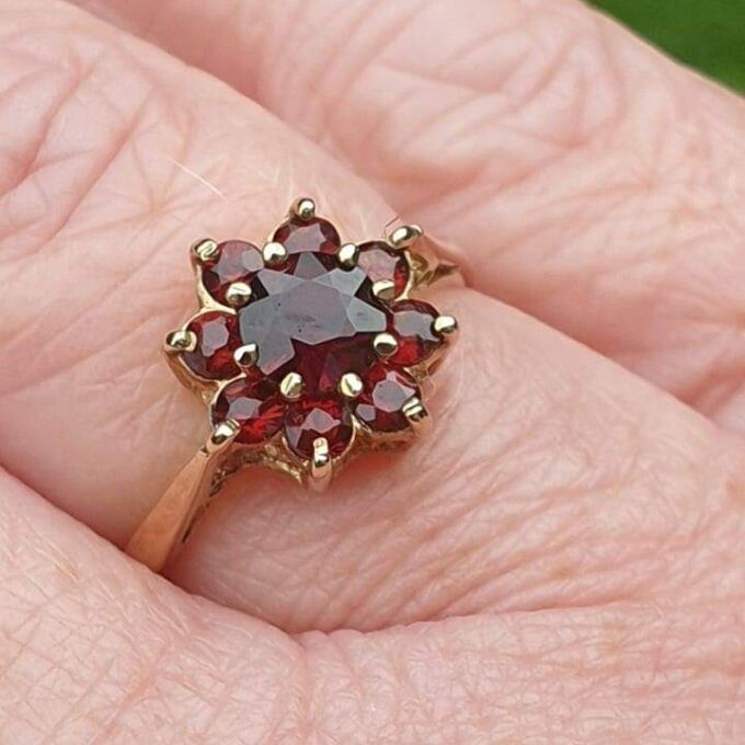 Garnet Cluster ring in 9ct Gold.