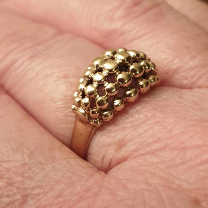Bombe Ring in 9ct Gold, a UK O or a US 7 1/2