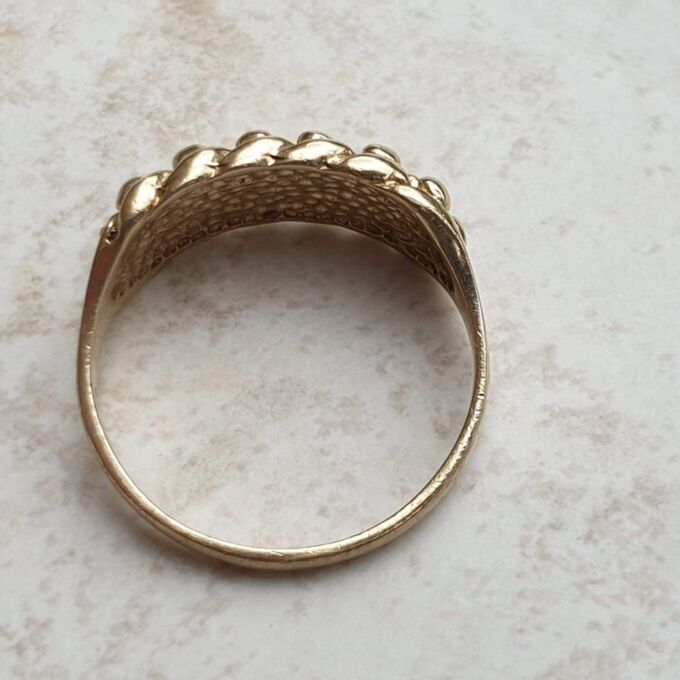 Keeper Ring in 9ct Gold,  a UK Q or a US 8 1/2.