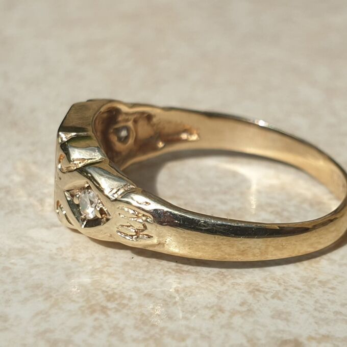 Sapphire and Diamond Ring in 9ct Gold, a UK M 1/2 or a US 6 3/4