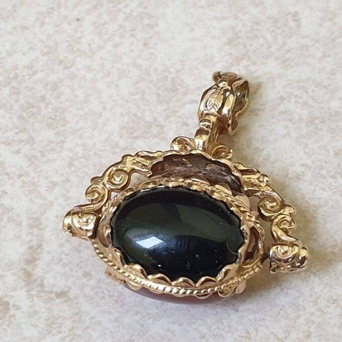 Three Stone Spinner Fob Pendant in 9ct Gold