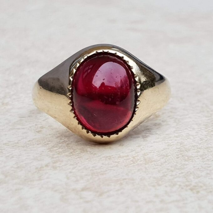 Bold Synthetic Ruby Cabochon Signet Ring in 9ct Gold, a UK M or a US 6 ...