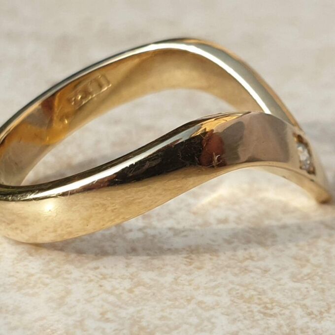 Diamond Set Wishbone or Chevron Ring in 18ct Gold,  a UK K 1/2 or a US 5 3/4.