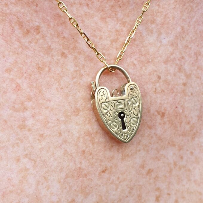 Vintage Engraved Heart Padlock in 9ct Gold