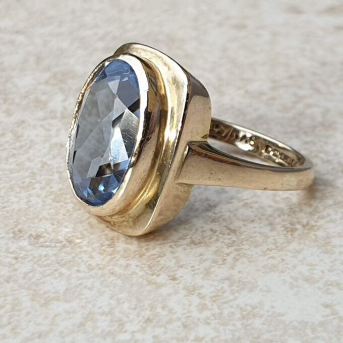 Synthetic Spinel Frame Ring in 9ct Gold,  a UK K 1/2 or a US 5 3/4