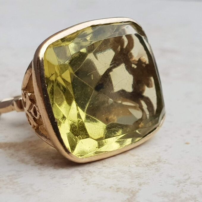 Green Paste Pendant in 9ct Gold.