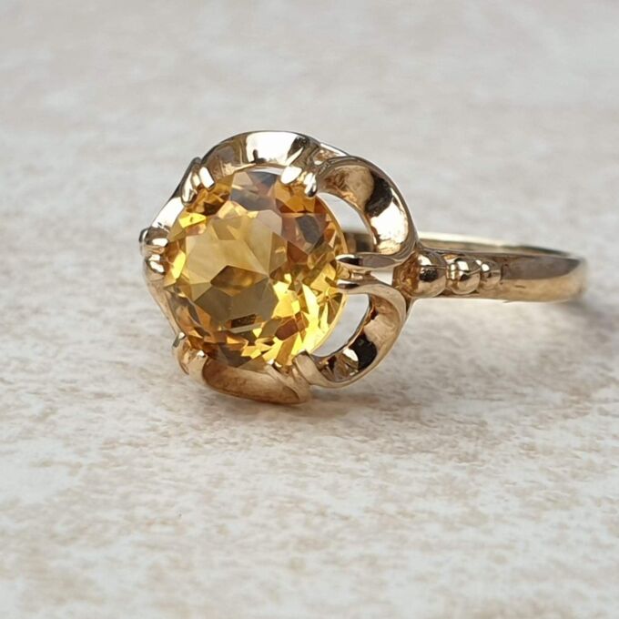 Citrine Solitaire Ring in 9ct Gold, a UK O or a US 7 1/2.