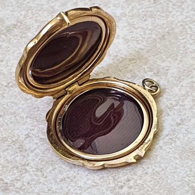 Ornate Flower Locket in 9ct Gold