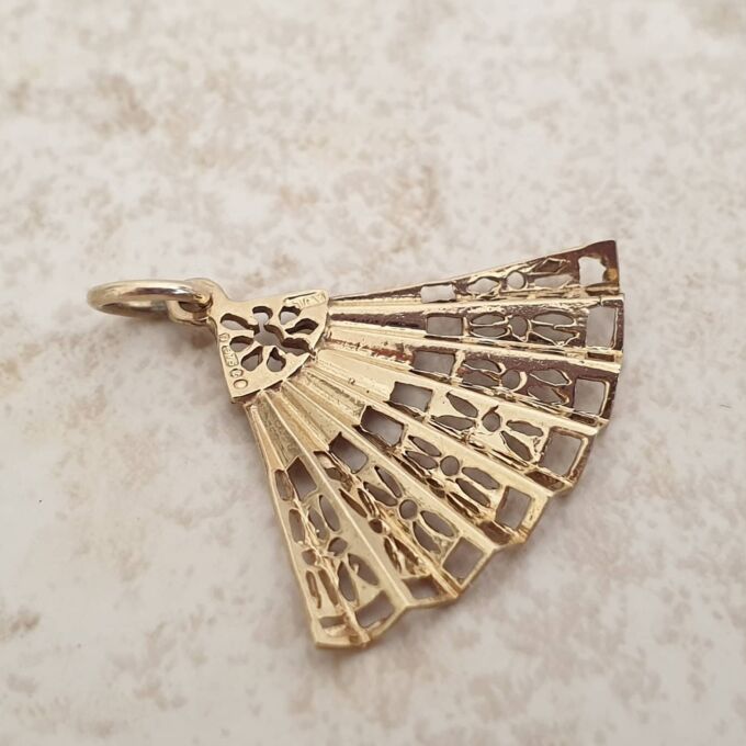 Filigree Ornate Fan Pendant Charm in 9ct Gold