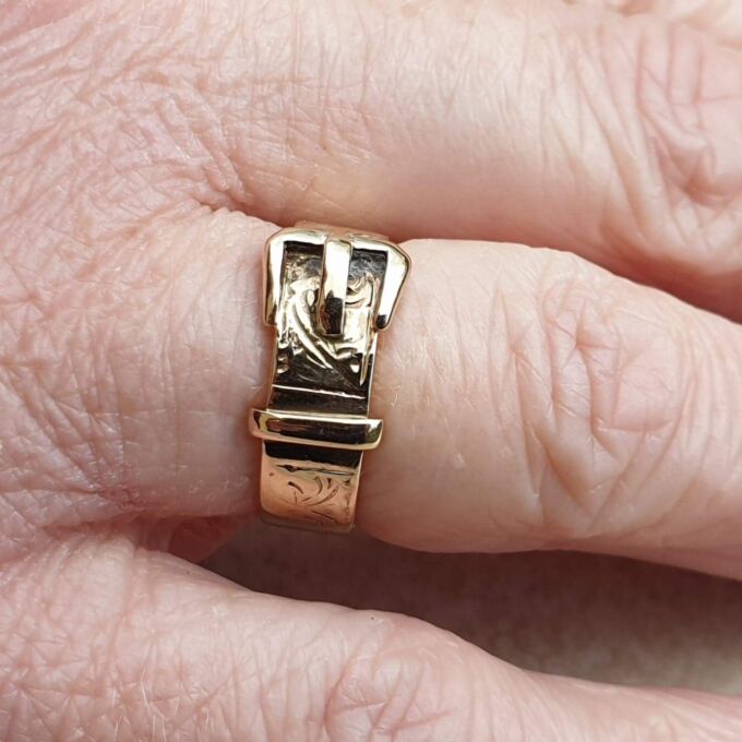 Buckle Ring in 9ct Gold,  a UK K 1/2 or a US 5 3/4.