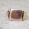 Two Tone Signet Ring in 9ct Gold, a UK Q 1/2 or a US 8 1/2