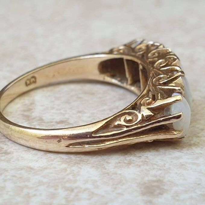 Graduating Five Stone Opal Ring in 9ct Gold, a UK O or a US 7 1/4