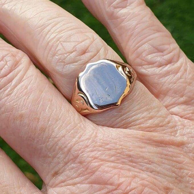 Shield Signet Ring in 9ct Rose Gold.