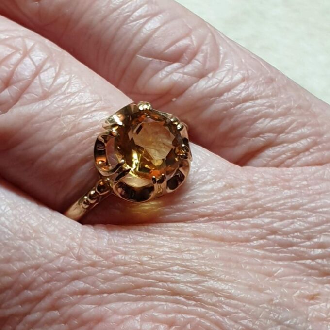 Citrine Solitaire Ring in 9ct Gold, a UK O or a US 7 1/2.