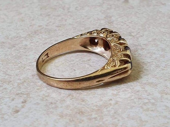 Five Stone Garnet Ring in 9ct Gold.