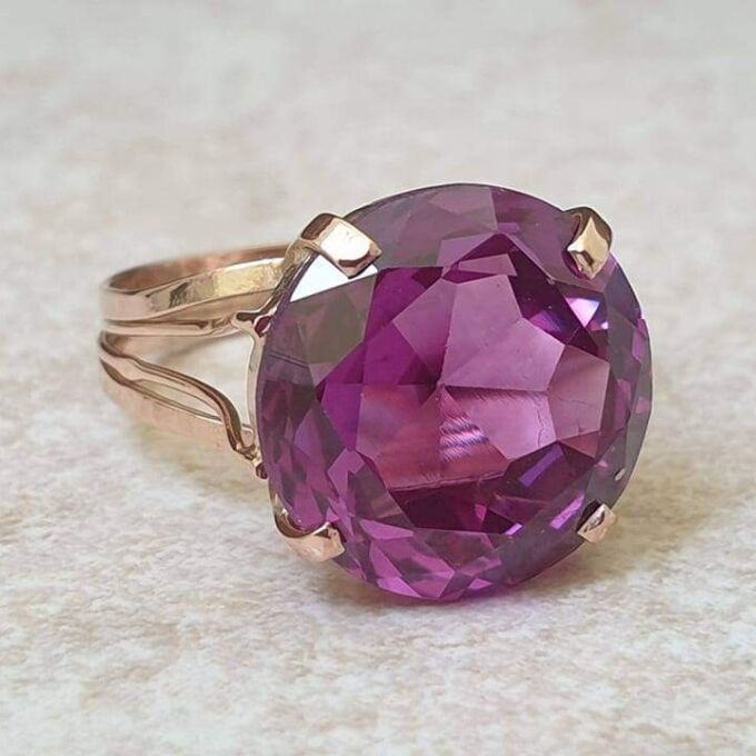 Colour Change Synthetic Sapphire Ring in 12ct Gold.