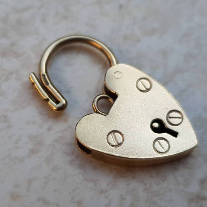 Large Plain Heart Padlock in 9ct Gold