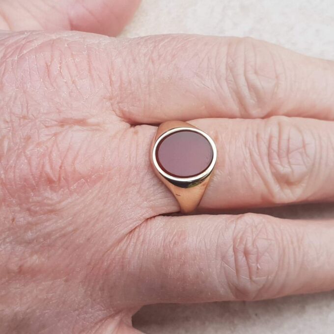 Oval Carnelian Signet Ring in 9ct Gold,  a UK N or a US 7.