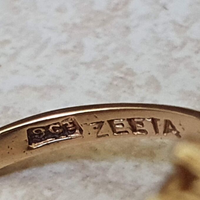 Swiss Blue Topaz Ring in 9ct Gold.