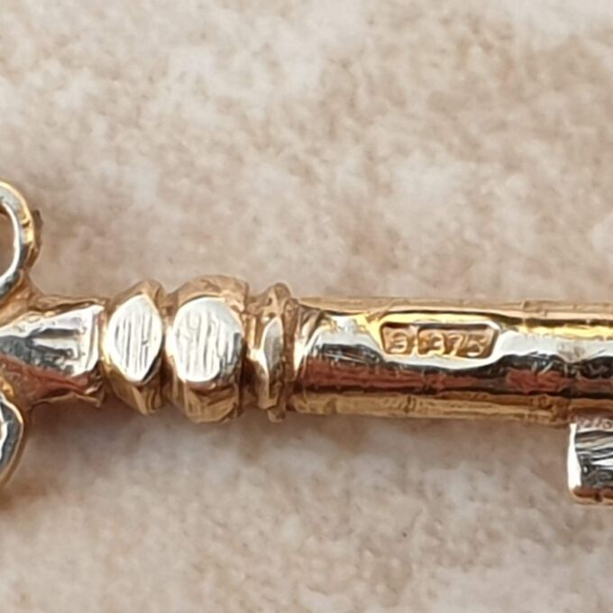 Ornate Heavy Padlock with Key in 9ct Gold