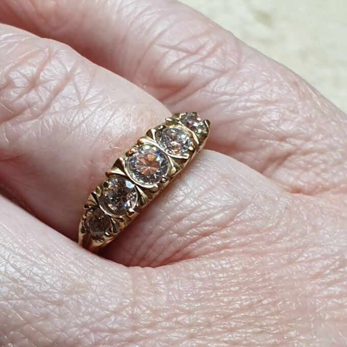 Graduating Paste Five Stone Ring in 9ct Gold,  a UK I 1/2 or a US 4 3/4.