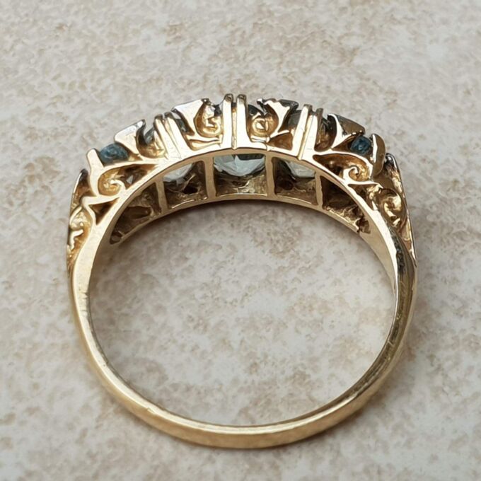 Beautiful Five Stone Aquamarine Ring in 9ct Gold, a UK O or a US 7 1/2.