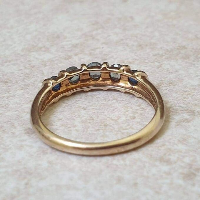 Synthetic Alexandrite and Sapphire Ring in 9ct Gold, a UK M 1/2 or a US 6 3/4