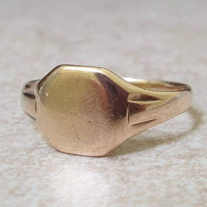 Simple Octagonal Signet Ring in 9ct Gold.