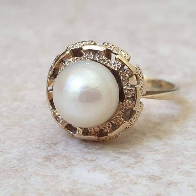Pearl Solitaire Ring in 9ct Gold.