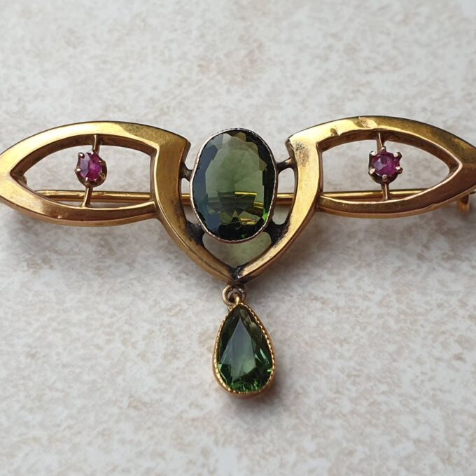 Art Nouveau Paste Brooch in 9ct Gold