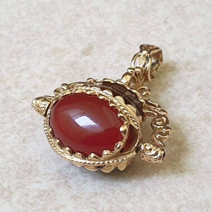 Three Stone Spinner Fob Pendant in 9ct Gold