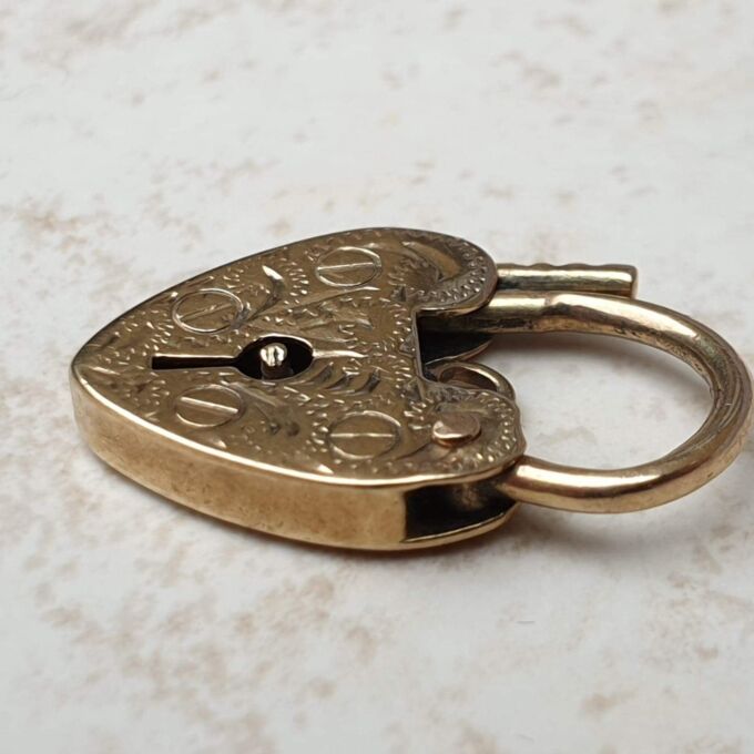 Engraved Heart Pendant in 9ct Gold