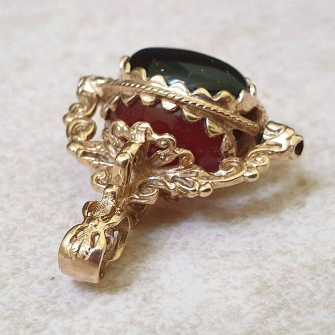 Three Stone Spinner Fob Pendant in 9ct Gold