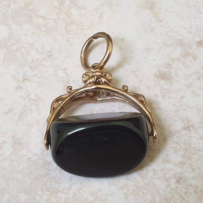 Onyx Spinner Fob Pendant in 9ct Gold.