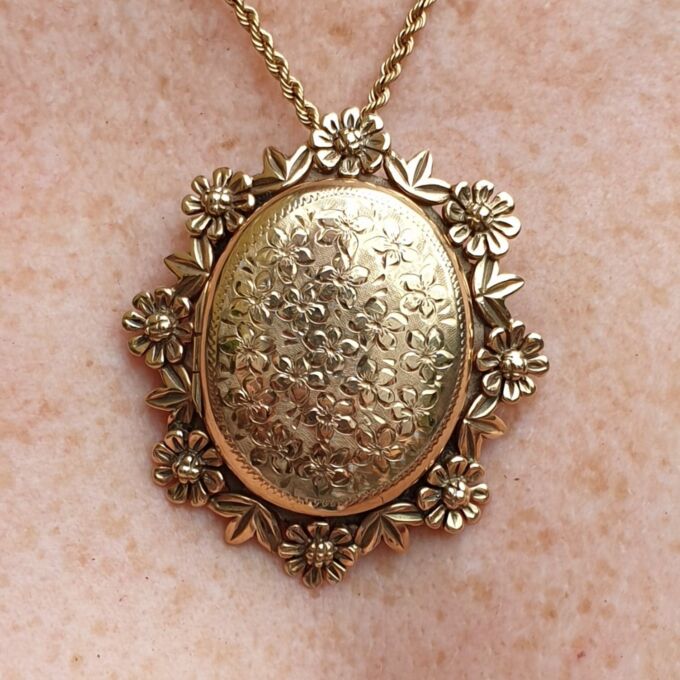 Incredibly Ornate Locket with Brooch and Pendant Options in 9ct Gold.