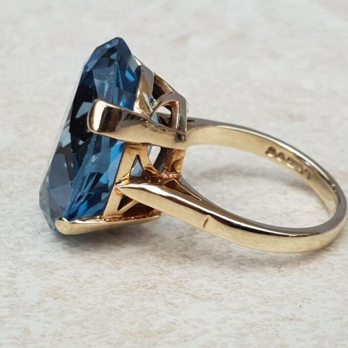 Enormous Synthetic Blue Spinel Kapow Ring in 9ct Gold, a UK K or a US 5 1/2.