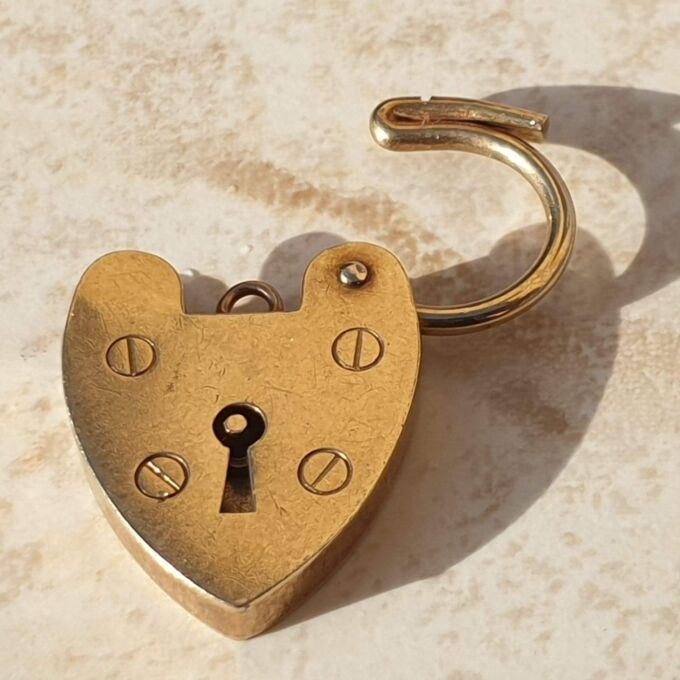 Simple Heart Padlock in 9ct Yellow Gold