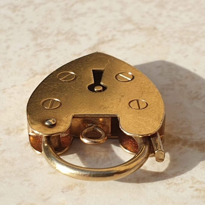 Simple Heart Padlock in 9ct Yellow Gold