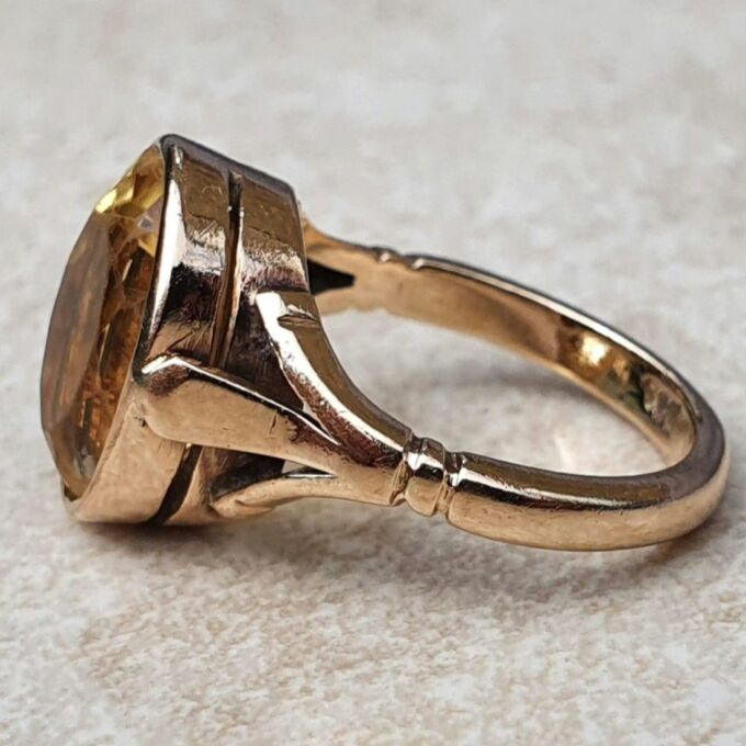 Oval Citrine Ring in 9ct Gold, a UK E or a US 2 1/2