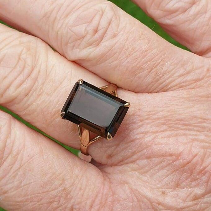 Smoky Quartz Ring in 9ct Gold.