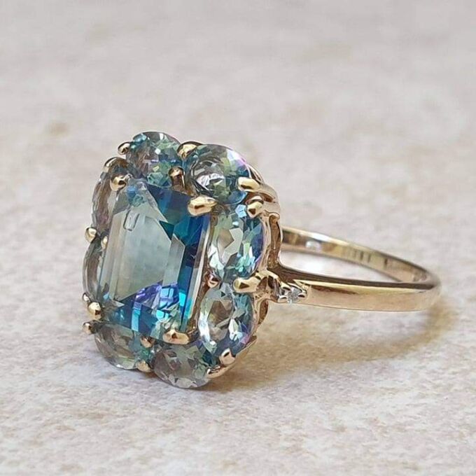 Unusual Topaz Ring in 9ct Gold, a UK M 1/2 or a US 6 3/4