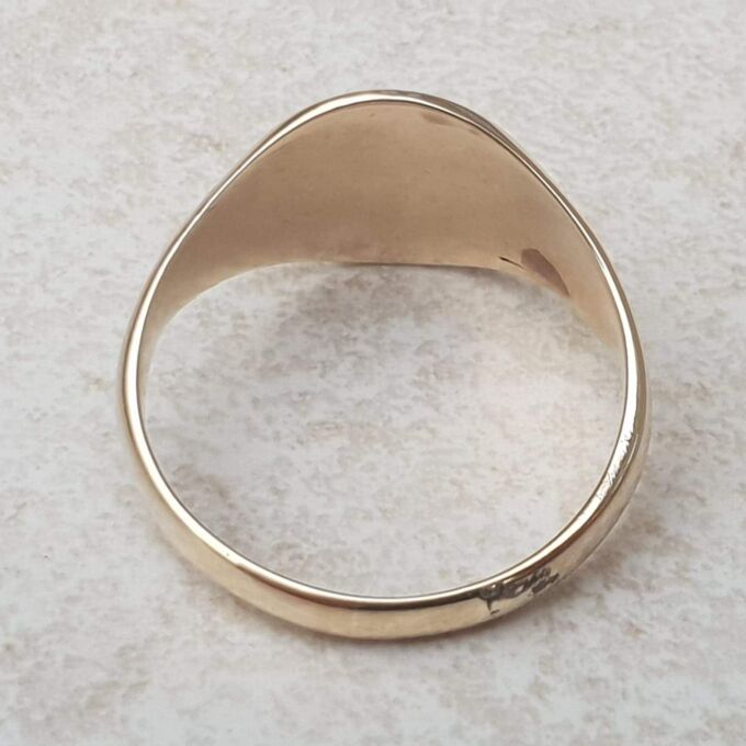 Sunburst Signet Ring in 9ct Gold, a UK S or a US 9 1/2.