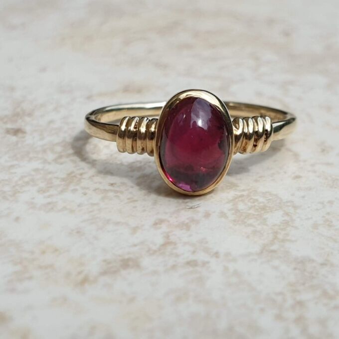 Garnet Cabochon Solitaire Ring in 9ct Gold, a UK H 1/2 or a US 4 1/4