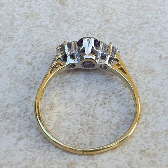 Purple Sapphire and Diamond Ring in 18ct Gold, a UK M 1/2 or a US 6 1/2.