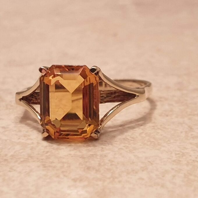 Citrine Paste Solitaire Ring in 9ct Gold,  a UK O or a US 7 1/2.